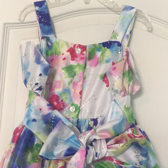 A special occasion white flower dress. - Picture 6 of 6